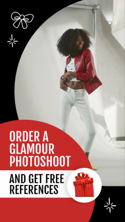 Ontwerpsjabloon van TikTok Video van Glamour fotoshoot in studio en presenteert aanbod