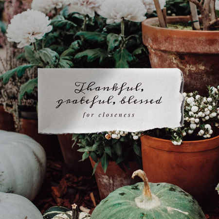 Ontwerpsjabloon van Instagram van thanksgiving vakantie groet met bloemen en pompoenen