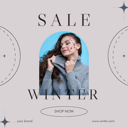 Объявление о зимней распродаже с красивой молодой женщиной в свитере Instagram – шаблон для дизайна