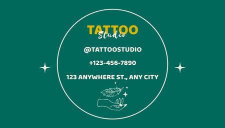 Template di design Offerta di servizi di Tattoo Studio con mano e piuma Business Card US