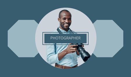 Photographer Services Offer with Smiling Man holding Camera Business card Modelo de Design