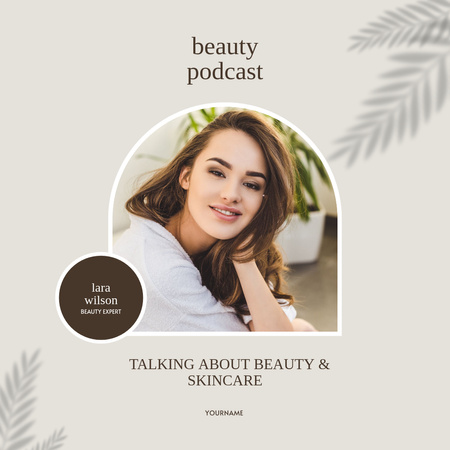 Ontwerpsjabloon van Instagram AD van Podcast-advertentie voor schoonheid en huidverzorging met lachende vrouw