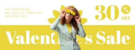 Modèle de visuel Annonce de vente de la Saint-Valentin avec une femme aux fleurs jaunes - Facebook cover