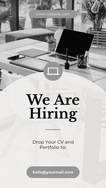 Template di design Announcement of Hiring with Laptop on Workplace Instagram Story