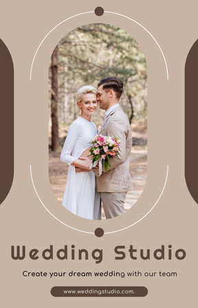 Anúncio de estúdio de casamento com casal jovem na floresta IGTV Cover Modelo de Design