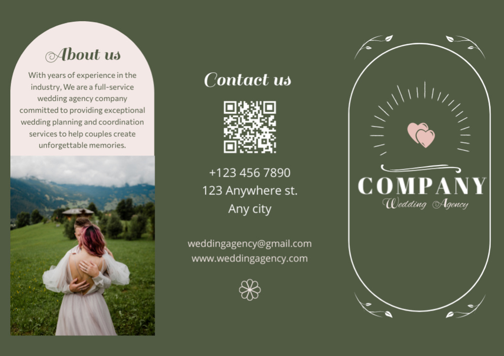 Photography and Videography Studio Ad with Loving Couple Brochure Modelo de Design