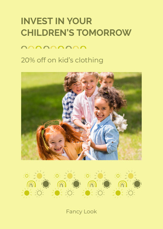 Szablon projektu Reklama sprzedaży odzieży dla dzieci bawiących się w przeciąganie liny Postcard 5x7in Vertical