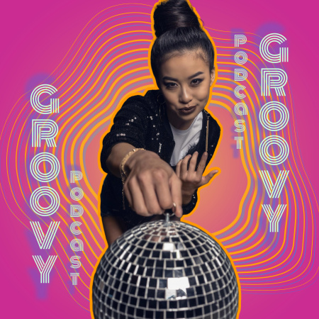 Plantilla de diseño de Anuncio de podcast con chica con bola de discoteca Podcast Cover 
