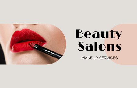 Plantilla de diseño de Anuncio de salón de belleza con lápiz labial rojo brillante en los labios Business Card 85x55mm 