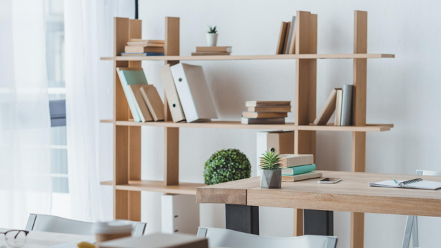 Designvorlage Cozy wooden Office with white walls für Zoom Background