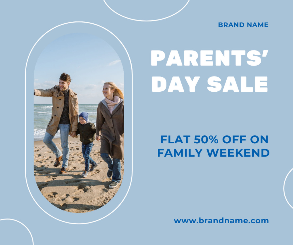 Platilla de diseño Parent's Day Sales Announcement with Family on Beach Facebook