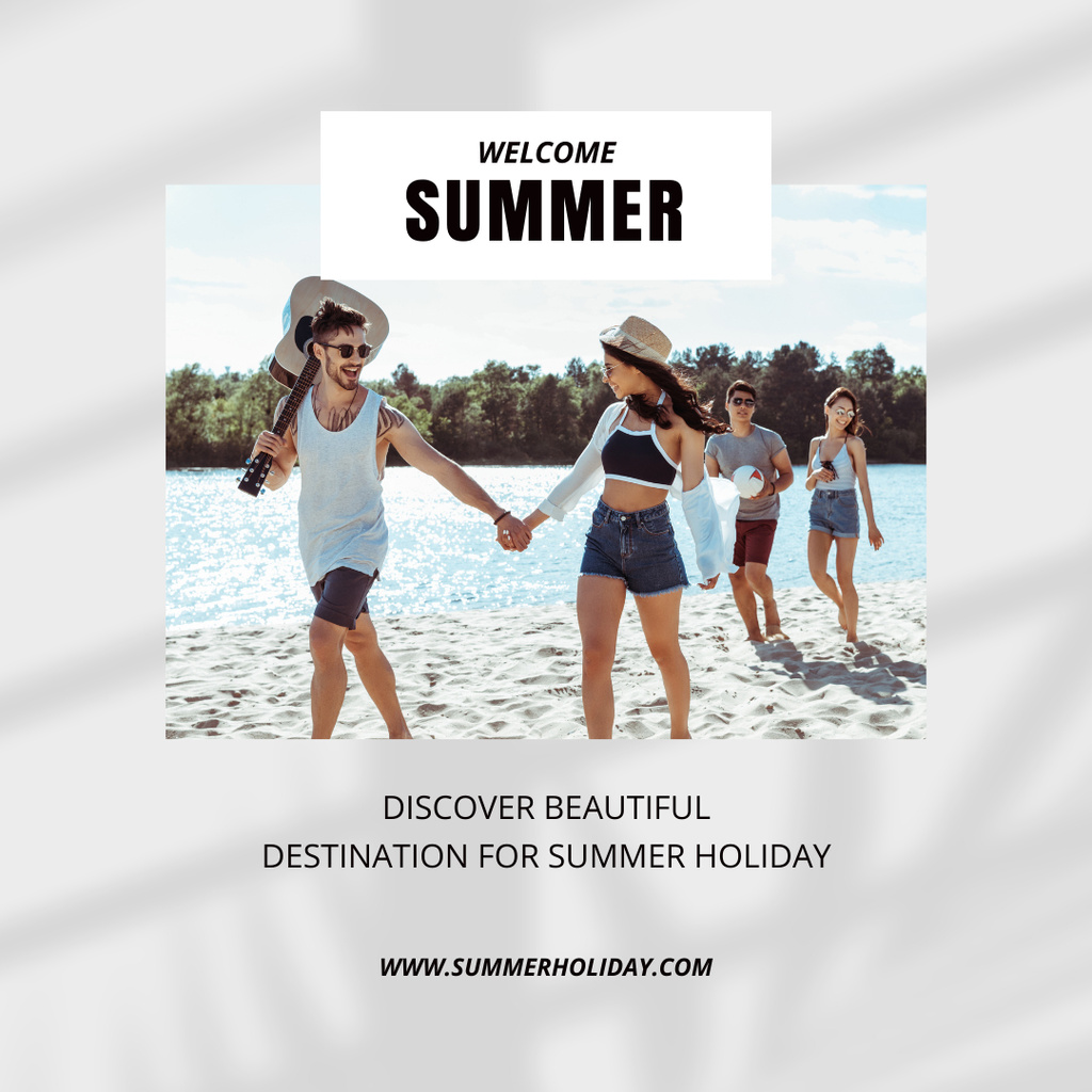 Platilla de diseño Happy People Enjoy Summer on Beach Instagram