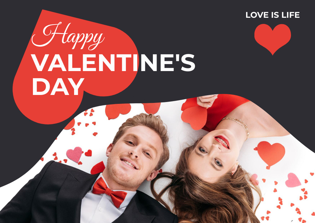 Plantilla de diseño de Sincere Greetings on Valentine's Day with a Couple in Love Card 