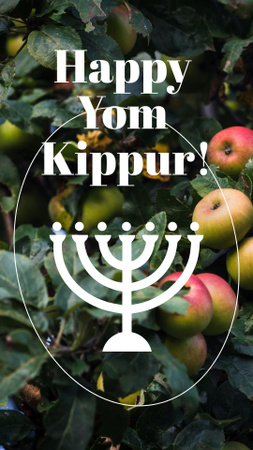 Modèle de visuel Yom Kippur Greeting with Fresh Apples and Menorah - Instagram Story