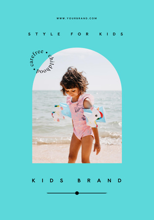 Anúncio de trajes de banho infantis com uma garotinha fofa na praia Poster 28x40in Modelo de Design