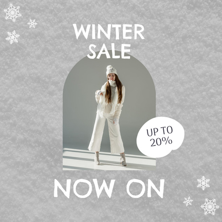 Реклама зимней распродажи с женщиной в стильном белом наряде Instagram – шаблон для дизайна