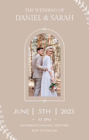 Приглашение на свадьбу с улыбающимся женихом, обнимающим невесту Invitation 4.6x7.2in – шаблон для дизайна
