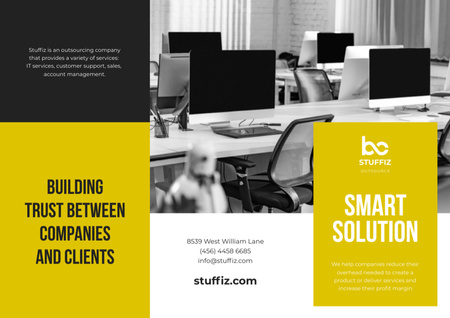 Plantilla de diseño de IT Company Services Ad with Modern Office Brochure 