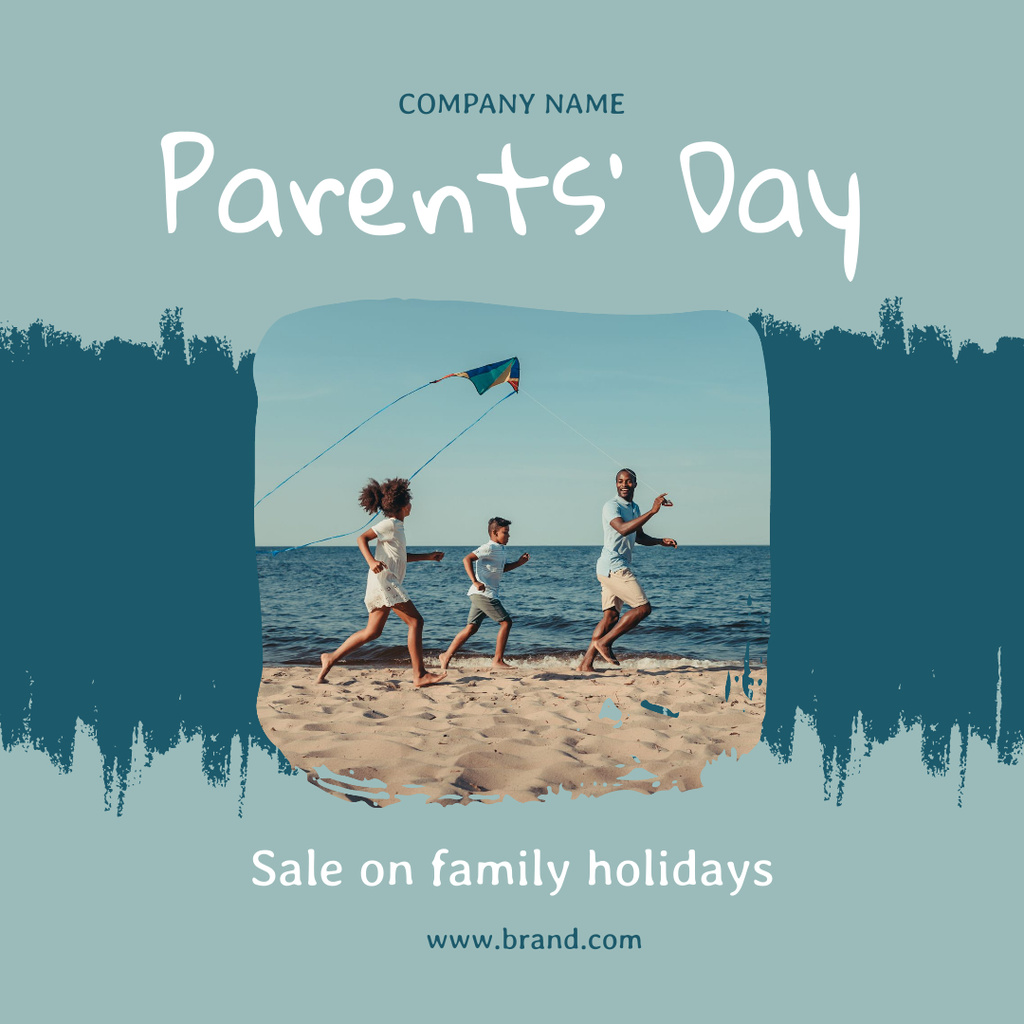 Happy Family on Beach And Sale Offer On Parent's Day Instagram Modelo de Design