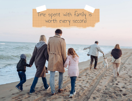 Platilla de diseño Big Family On Seacoast With Quote About Time Postcard 4.2x5.5in