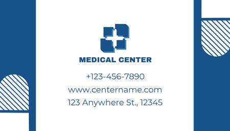 Plantilla de diseño de Anuncio del centro médico con emblema cruzado Business Card US 
