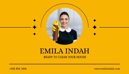 Platilla de diseño Cleaning Services Ad with Smiling Maid Business Card US