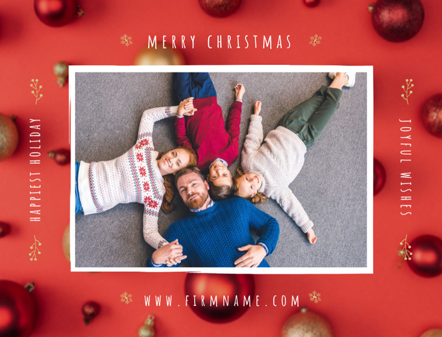 Plantilla de diseño de Amusing Christmas Congrats And Family With Baubles In Red Postcard 4.2x5.5in 