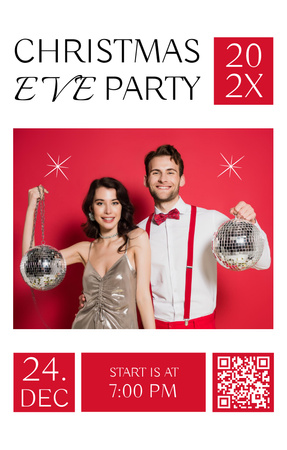 Plantilla de diseño de Anuncio de fiesta de Nochebuena con pareja sosteniendo bolas de discoteca Invitation 4.6x7.2in 