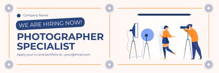 Platilla de diseño Excellent Job Opportunity For Photographer Specialist Offer Twitter