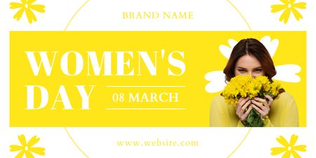 Kansainvälinen naistenpäivä naisen kanssa, jolla on söpöjä keltaisia kukkia Twitter Design Template