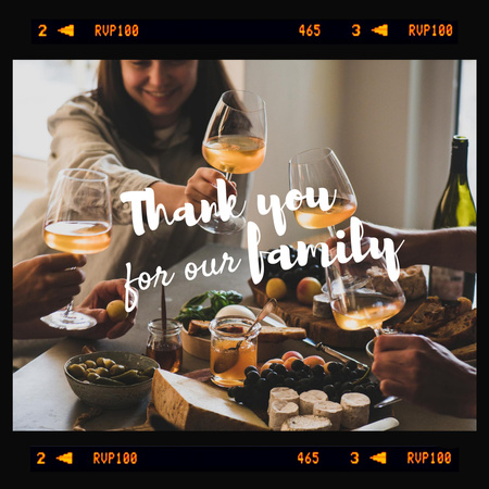 Platilla de diseño People celebrating Thanksgiving with Festive Dinner Instagram
