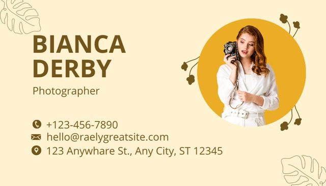 Photographer Services Offer on Yellow Business Card US Modelo de Design