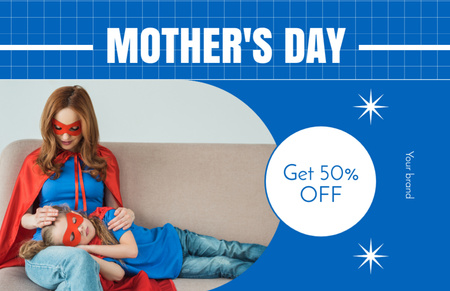 Modèle de visuel Maman et sa fille en costumes de super-héros le jour de la fête des mères - Thank You Card 5.5x8.5in