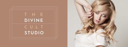 Оголошення краси з привабливою блондинкою позують Facebook cover – шаблон для дизайну